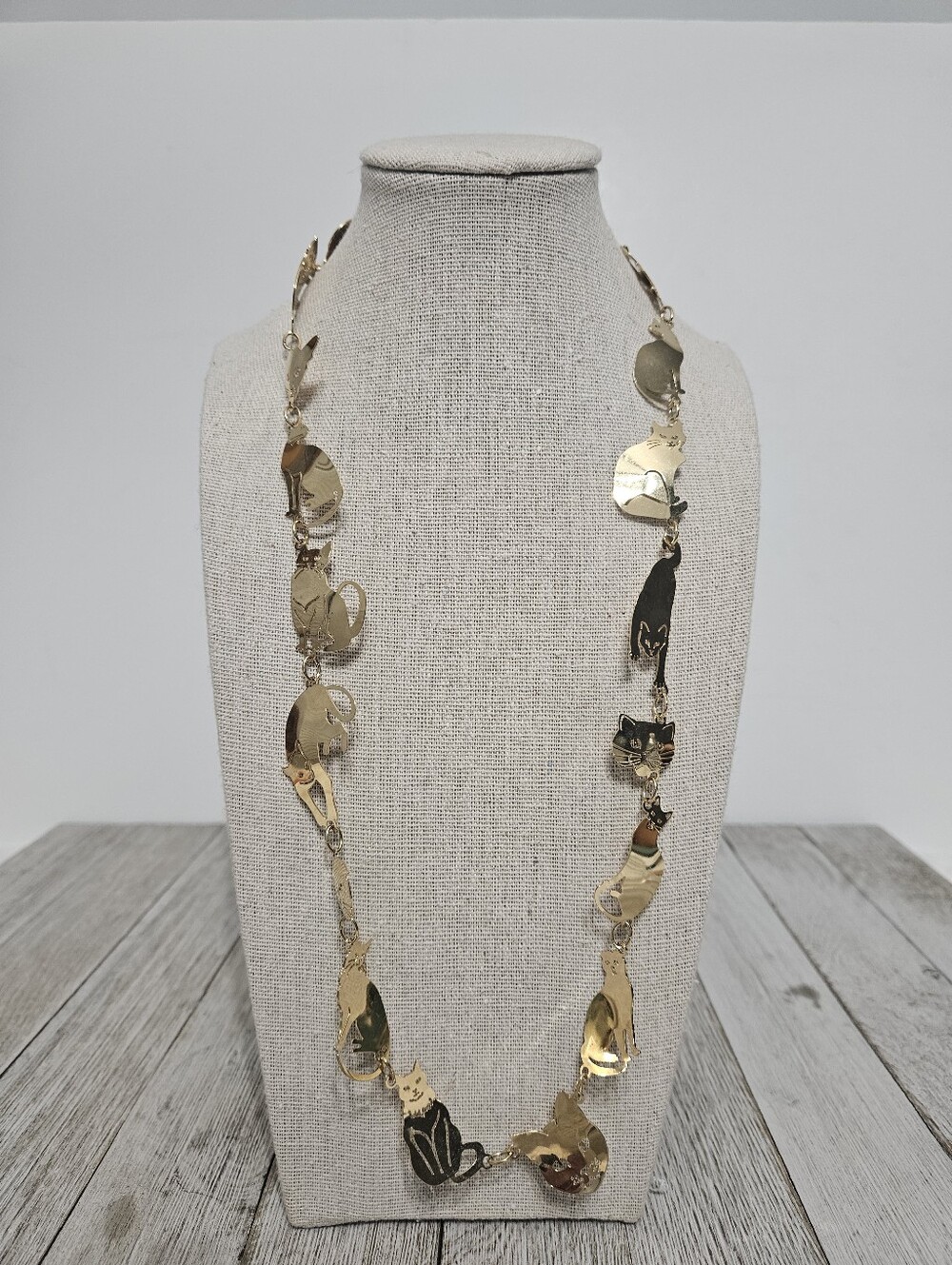 24" Kitty Cat Chainlink Gold Toned Women's Necklace Fashionable Costume Jewelry